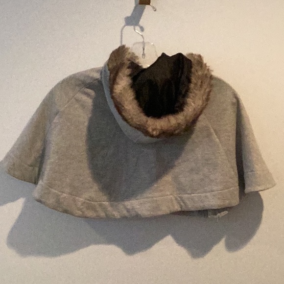 New Max Studio Cape with Hood - Picture 4 of 6